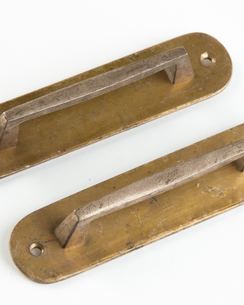 ANTIQUE BRASS GOLD UNIQUE RECTANGULAR PULLS WITH A ROUNDED PLATE